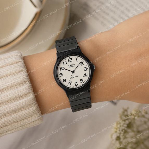 Casio Mini Classic Black White 34mm
